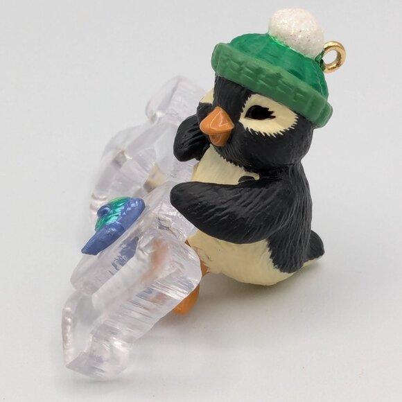 Hallmark Keepsake Cool Decade 2001, 2nd in Cool Decade Series, Penguin Ornament - Picture 6 of 11